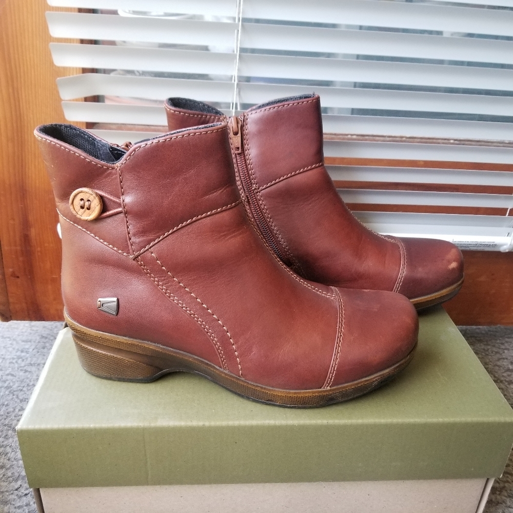 New in box - Barley Mid-Button Leather Ankle Boot